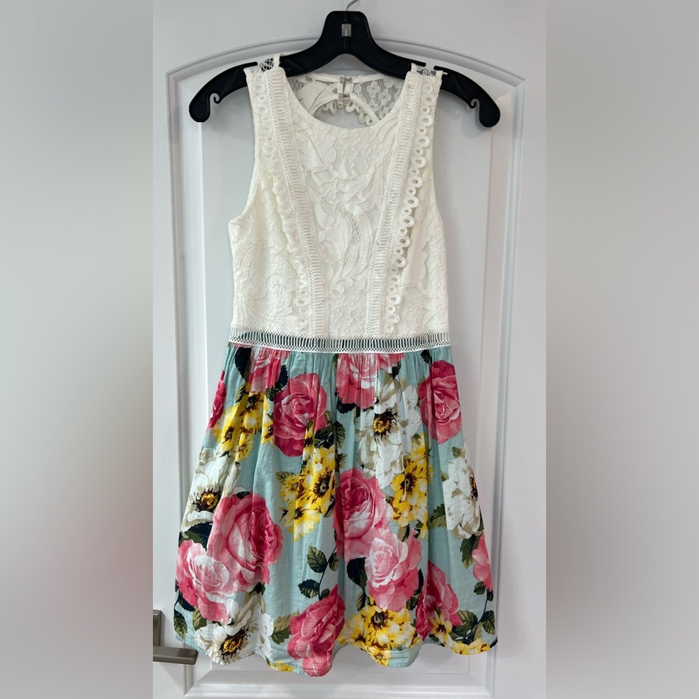 Junior Girls Size 1 Floral Lace Spring Summer Dress Light Airy So Pretty😍.